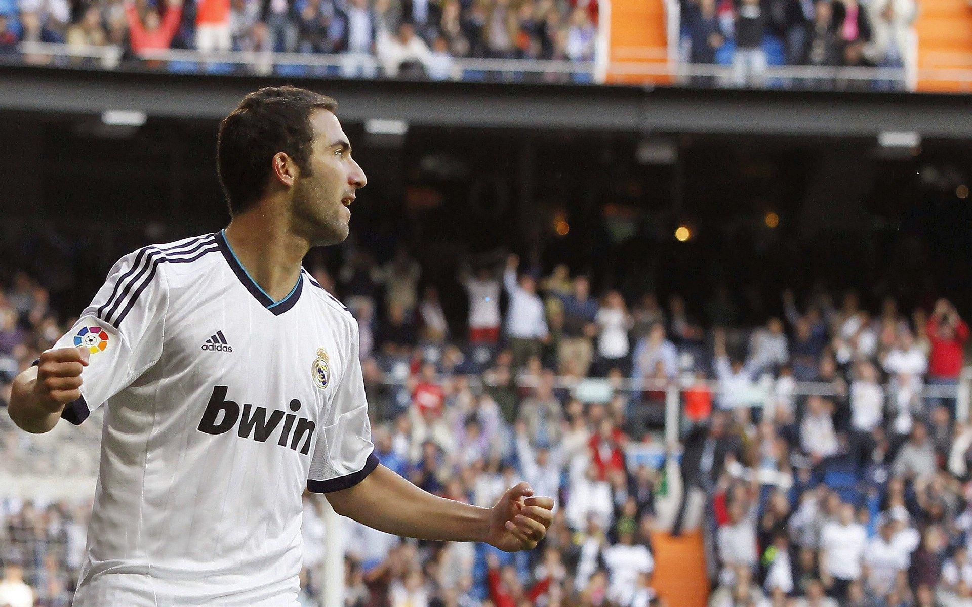 施蒂利克谏言年轻后卫,卡尔当慎言,专注拜仁主力方为要务